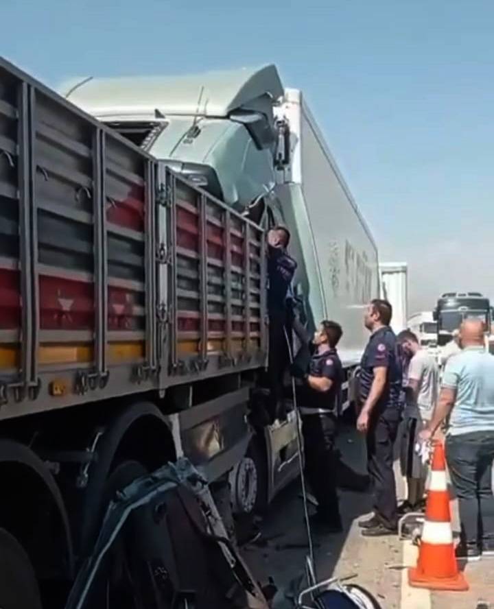 Anız yangını, zincirleme kazaya neden oldu: 1 ölü, 3 yaralı 2